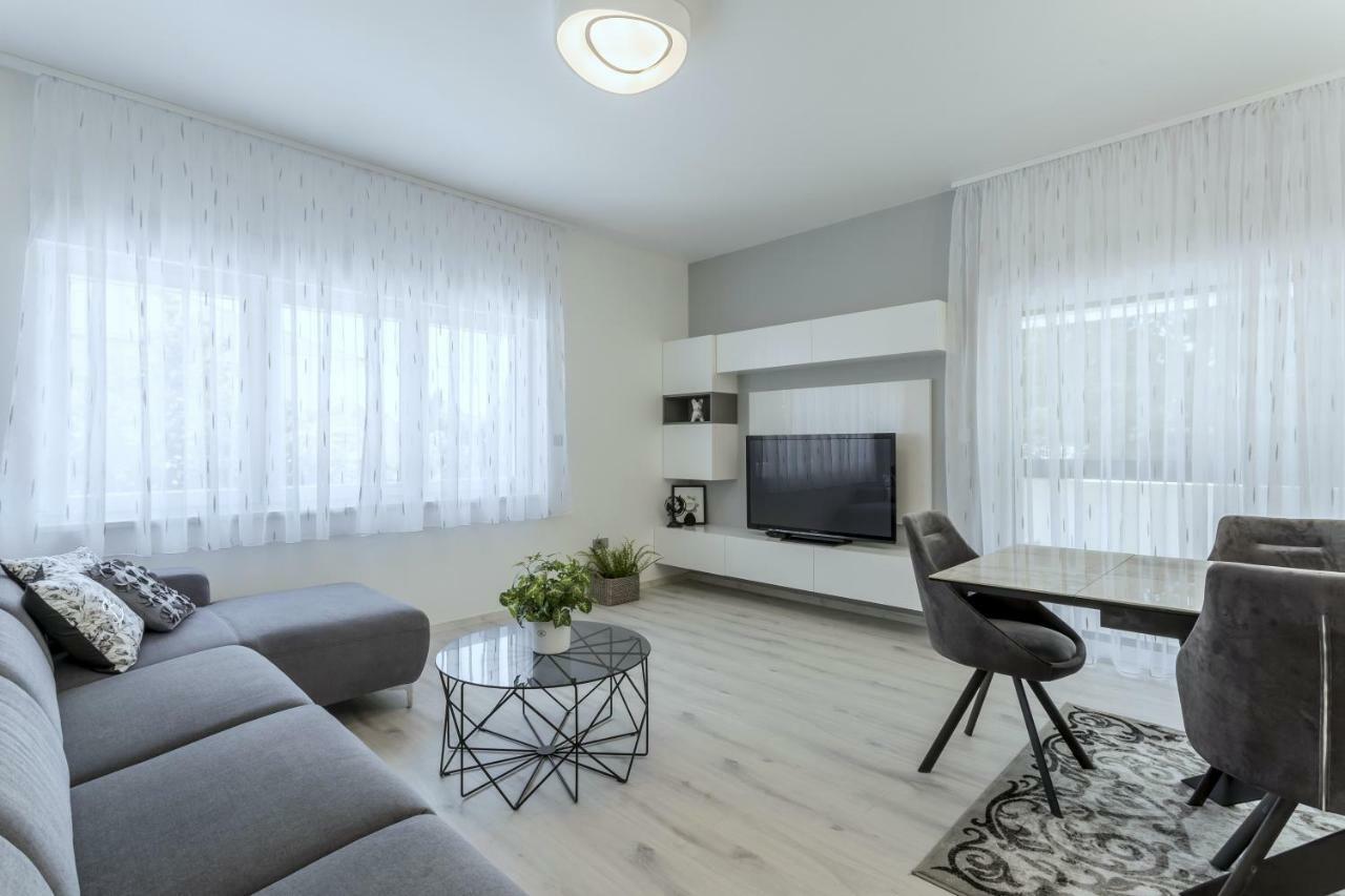 Villa Ema Kastela With Private Heated Pool Zewnętrze zdjęcie